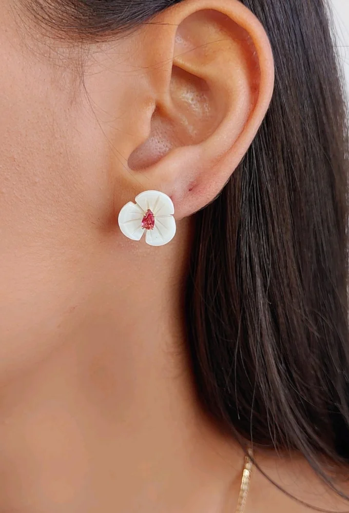 Brincos em madrepérola com gota Rubelita