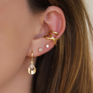 Brinco de argolinha com gota e zircônia no ouro