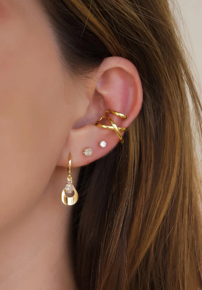 Brinco de argolinha com gota e zircônia no ouro