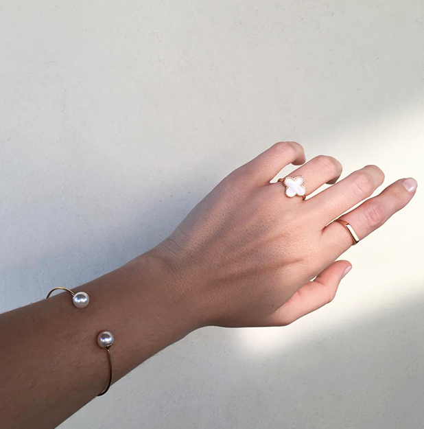 Bracelete de pérolas folheado a ouro 18k